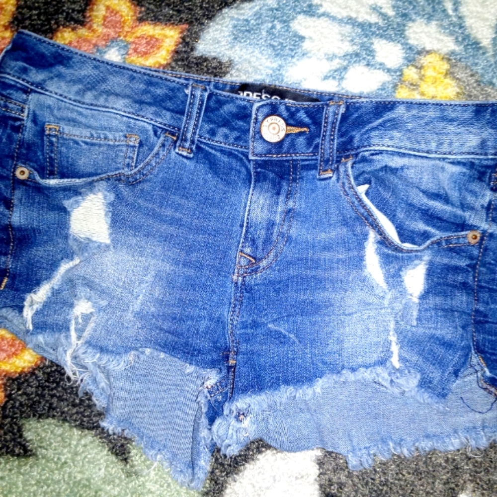 Express* Distressed Jean Short Shorts